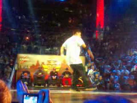 Neguin vs Roxrite "Red Bull BC One 2011 in Moscow"