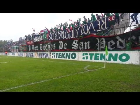 "Furia Verde  con trapos del kute" Barra: Fúria Verde • Club: Marathón