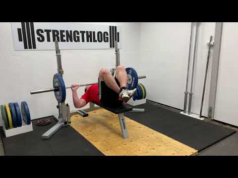 Bänkpress med fötterna uppe: demonstration