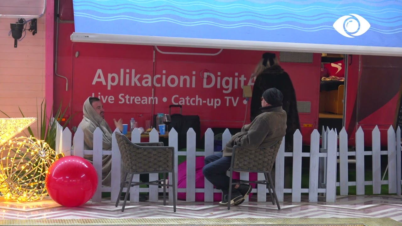 Luizi i çon verë Zhaklinës, Ronaldos i thotë: Pi ujë ti...