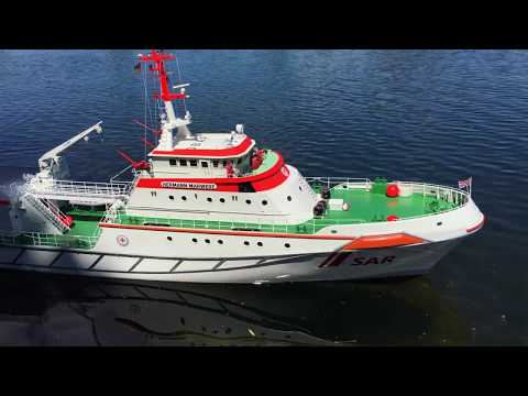 Voll funktionsfähiger Kran auf dem Rettungskreuzer SAR DGzRS Hermann Marwede