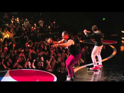 Chino y Nacho en Pepsi Musica Super Bowl   Mi niña bonita