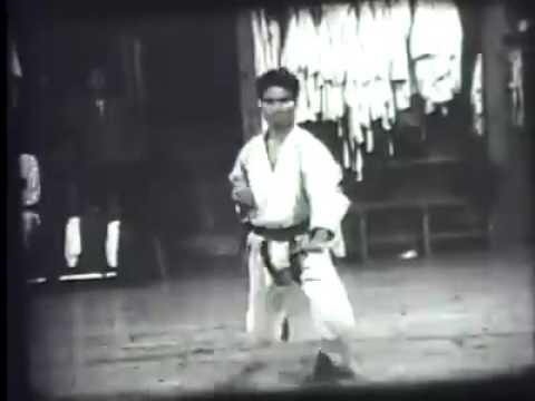 Kikugawa sensei performs sanseiru at the old Jundokan