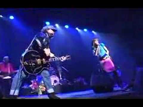 New York Dolls sing tribute to Johnny Thunders 2004