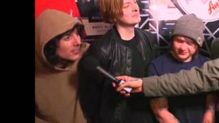 BMTH Oli Sykes talks about trashing Coldplay&#39;s table at NME&#39;s