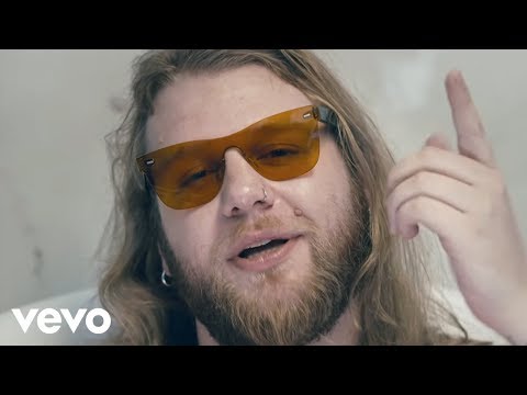 Quando parla su sentimenti e è accusato di alcolismo Delirium tremens testo di una canzone di Striscia di Gaza