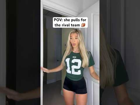 Packers vs Bears fans be like😂🏈 #shorts