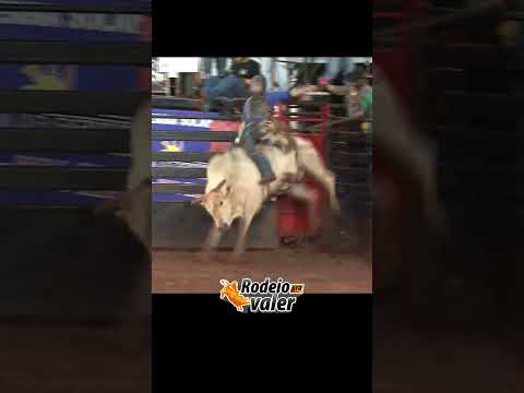 Momentos inesquecíveis do rodeio em Palmeira d'Oeste narrados pelo mestre Adauto Severo. 🎤🔥