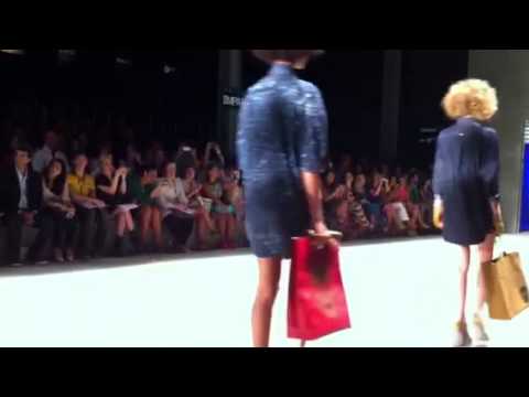 Encerramento do desfile de Herchcovitch - Fashion Rio Inverno 2012