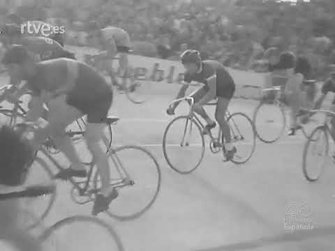 Carrera ciclista en el velódromo de Mataró, 1948