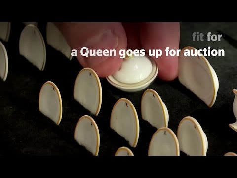 ミニチュア王室御用達の食器がオークションに出品 (Miniature royal tableware goes up for auction)