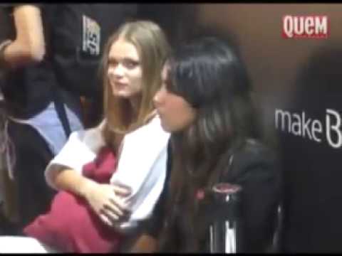 Backstage do desfile da Poko Pano