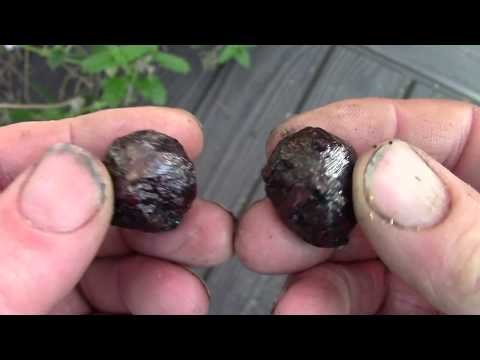 CLEANING GARNETS WITH ROCK TUMBLER
