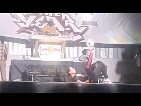 مغربي مونضها في دكار بعرض فريستايل