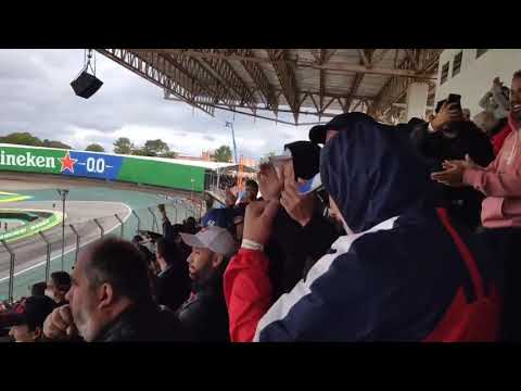 Torcida comemora a ultrapassagem de Lewis Hamilton - GP de São Paulo. 👏👏👏
