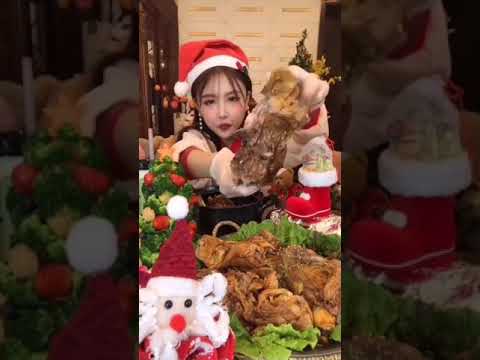 Chinese beauty's delicious mukbang