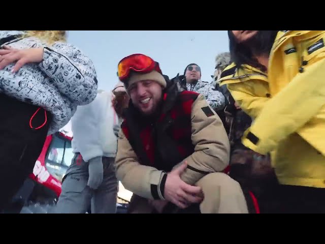 Der Berg Ruft von Bausa & Maxwell & Joshi Mizu ((jetzt ansehen))