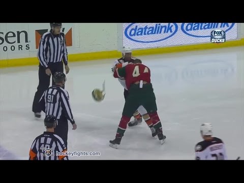 Clayton Stoner vs Chris Stewart
