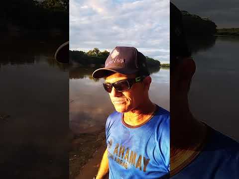 éu conversando e mostrando o rio Araguaia Aragarças Goiás