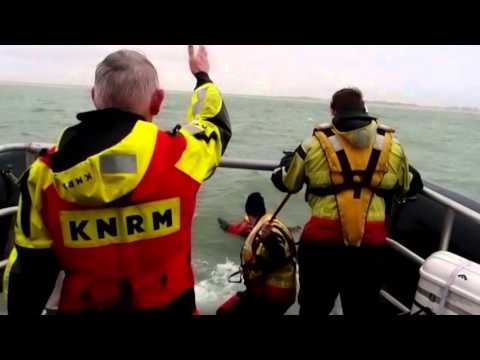 KNRM HvH oefenen MOB met pop