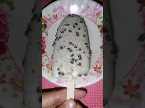 cookies & cream|vanilla ice-cream with white chocolate coating and crunchy cookie bits