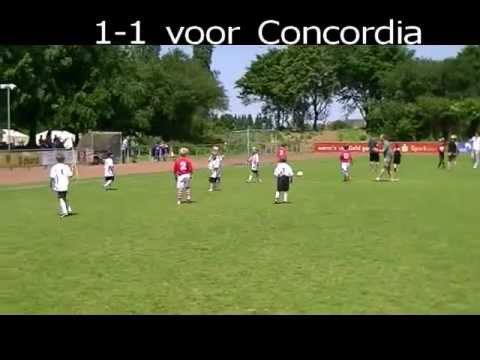 Concordia Wehl F2.winnaars voetbaltoernooi in Rees 2012.WMV