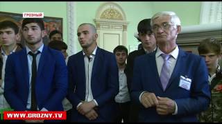 В Грозном открылась выставка картин, приуроченная к наступлению священного месяца Рамадан  