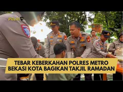 TEBAR KEBERKAHAN POLRES METRO BEKASI KOTA BAGIKAN TAKJIL RAMADAN