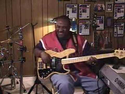 James Ross @ 4 String Fender Marcus Miller - "Bass-ment Jam'n" - Jross-tv