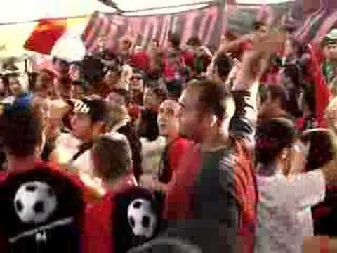 "Vamos muchachos de la barra" Barra: Los Demonios Rojos • Club: Caracas