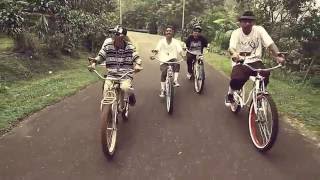 Download lagu BlocCalito Feat  Defamilita   Caliurang Love mp3