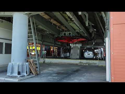 Kabínková lanovka Doppelmayr Vrátna-Chleb horná stanica. Gondola lift Vrátna-Chleb upper station.