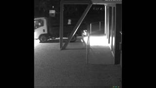 Il furgone usato come ariete, la vetrina sfondata e la fuga con 20mila euro di biciclette