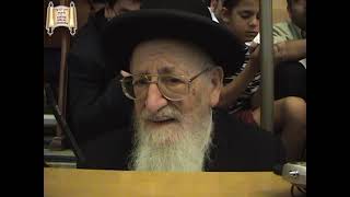 ליל תשעה באב במחיצתו של מרן הראשל"צ הרב מרדכי אליהו - תשס"ו (הרב מרדכי אליהו זצ"ל) - התמונה מוצגת ישירות מתוך אתר האינטרנט יוטיוב. זכויות היוצרים בתמונה שייכות ליוצרה. קישור קרדיט למקור התוכן נמצא בתוך דף הסרטון