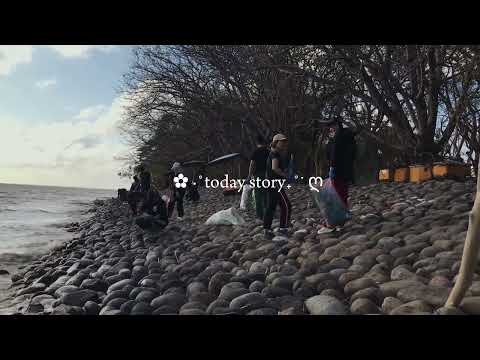 Kerja sama Membersihkan Pesisir Pantai Surabaya