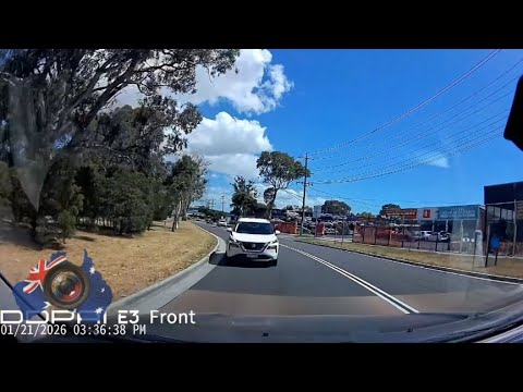 Aussiecams - 1 Minute of Bad Driving 129 - Wrong side of the road edition 😟