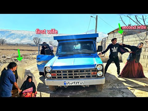 Samaneh tells Maryam that shedoesn'twant her to go to her grandmotherandSamaneh and Maryam get in