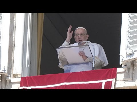 شاهد في عيد الفصح.. البابا فرنسيس يصلي من أوكرانيا وأيرلندا الشمالية