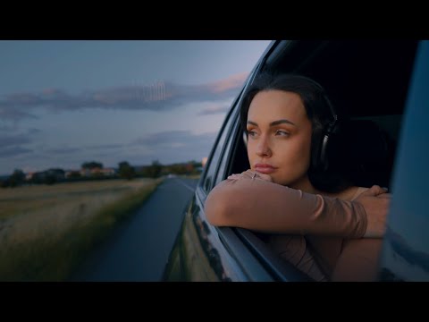 Gabriela Breškovcová - Zakázaná láska (Official lyric video)