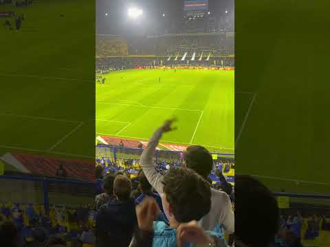"RECIBIMIENTO a los JUGADORES de INDEPENDIENTE en la BOMBONERA" Barra: La 12 &bull; Club: Boca Juniors