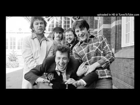 Kursaal Flyers Little Does She Know