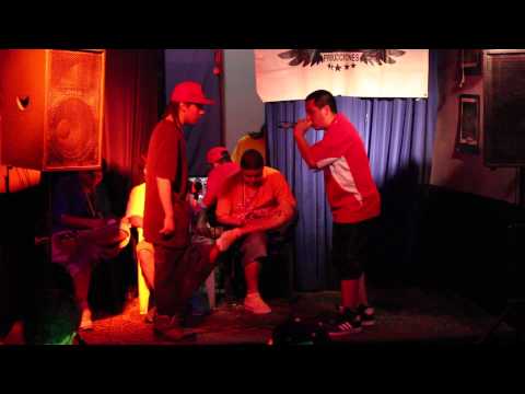 VIVIMOS IMPROVISACIÓN - ANDY RAIDER VS JAKUNAFREES 1