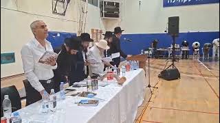המקובל הצדיק רבי דוד בצרי שליט"א עם מאות בני נוער ברמת גן בסליחות האחרונות בה?