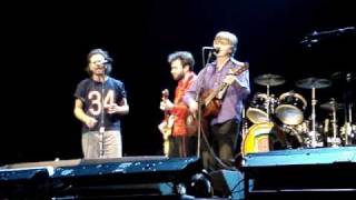 Eddie Vedder w/Neil & Liam Finn - Not Given Lightly - Auckland, New Zealand - 2009-11-28