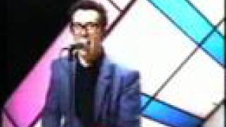 Elvis Costello - I Can&#39;t Stand Up For Falling Down