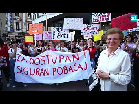 Prosvjed podrške Mireli Čavajdi na Jadranskom trgu u Rijeci