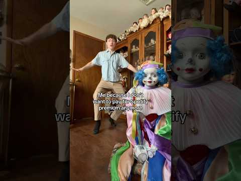 so many dolls