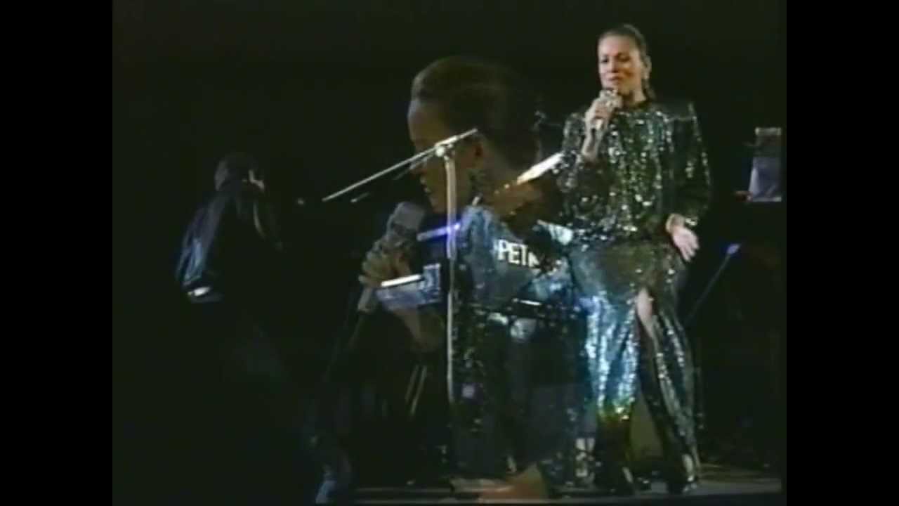 Paloma San Basilio con Quilapayun -  Alfonsina y el mar (Teatro Romano de Merida, 1988)