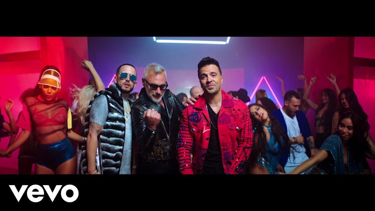 Gianluca Vacchi, Luis Fonsi ft. Yandel — Sigamos Bailando