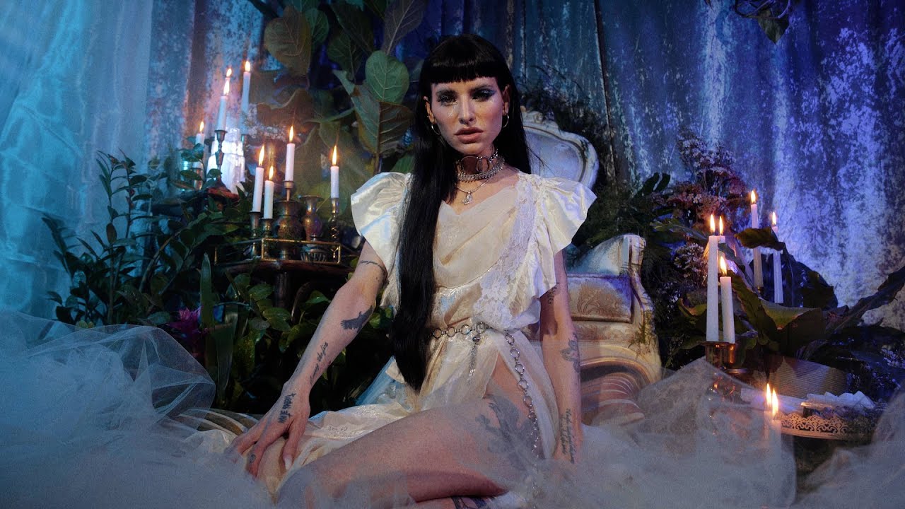Lilith Czar — Lola
